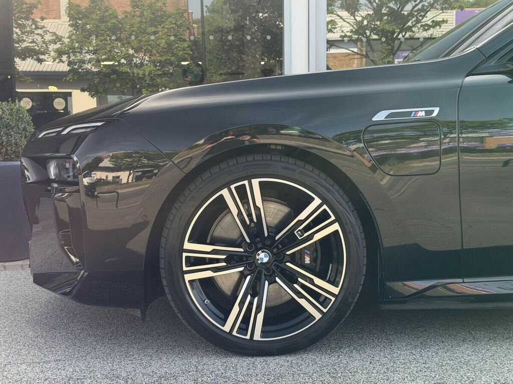 BMW 7 Series 3.0 M760e 22.1Kwh Saloon Plug-in Hybrid Black #3