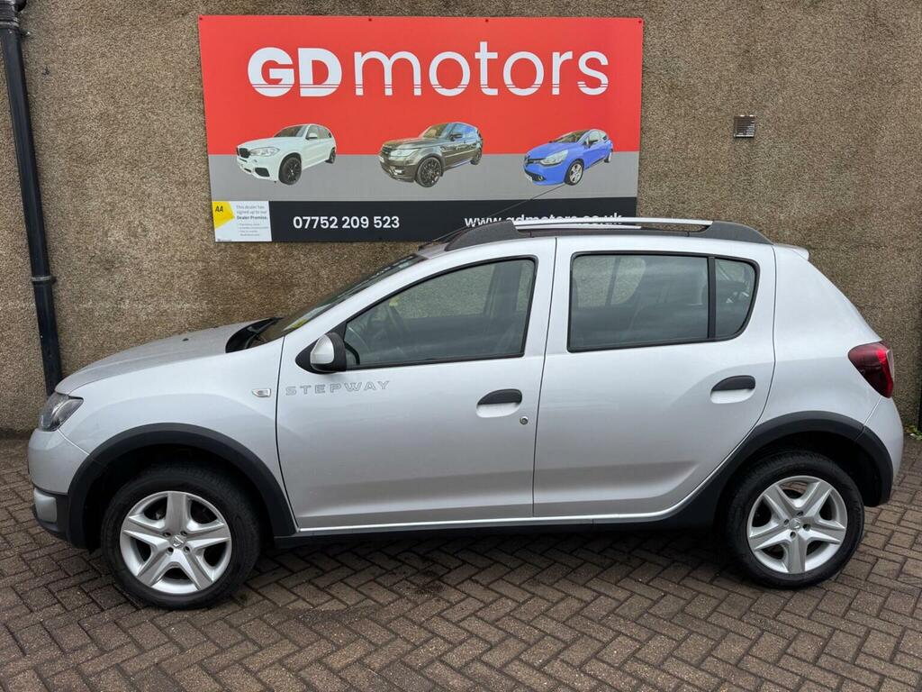 Dacia Sandero Stepway Hatchback 1.5 Dci Laureate Euro 5 201515 LS15FJF Silver #2