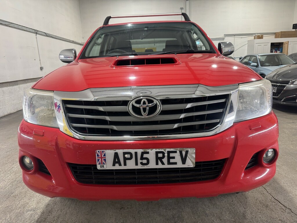 Toyota HILUX Pickup 3.0 D-4d Invincible 201515 Red #2