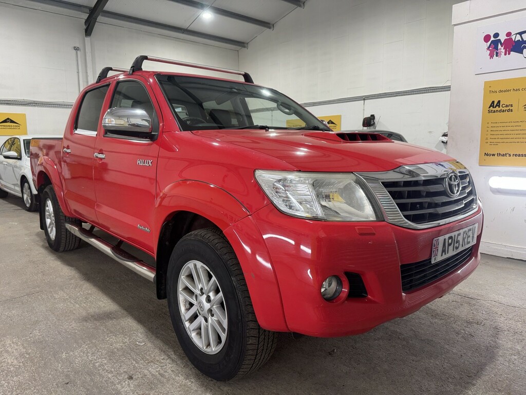 Toyota HILUX Pickup 3.0 D-4d Invincible 201515 Red #3