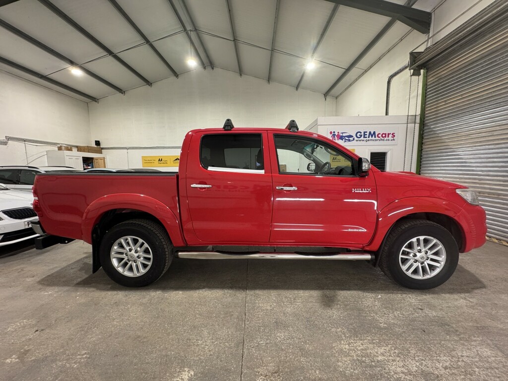 Toyota HILUX Pickup 3.0 D-4d Invincible 201515 Red #4