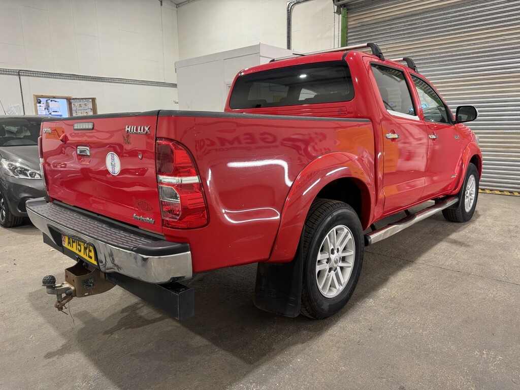 Toyota HILUX Pickup 3.0 D-4d Invincible 201515 Red #5