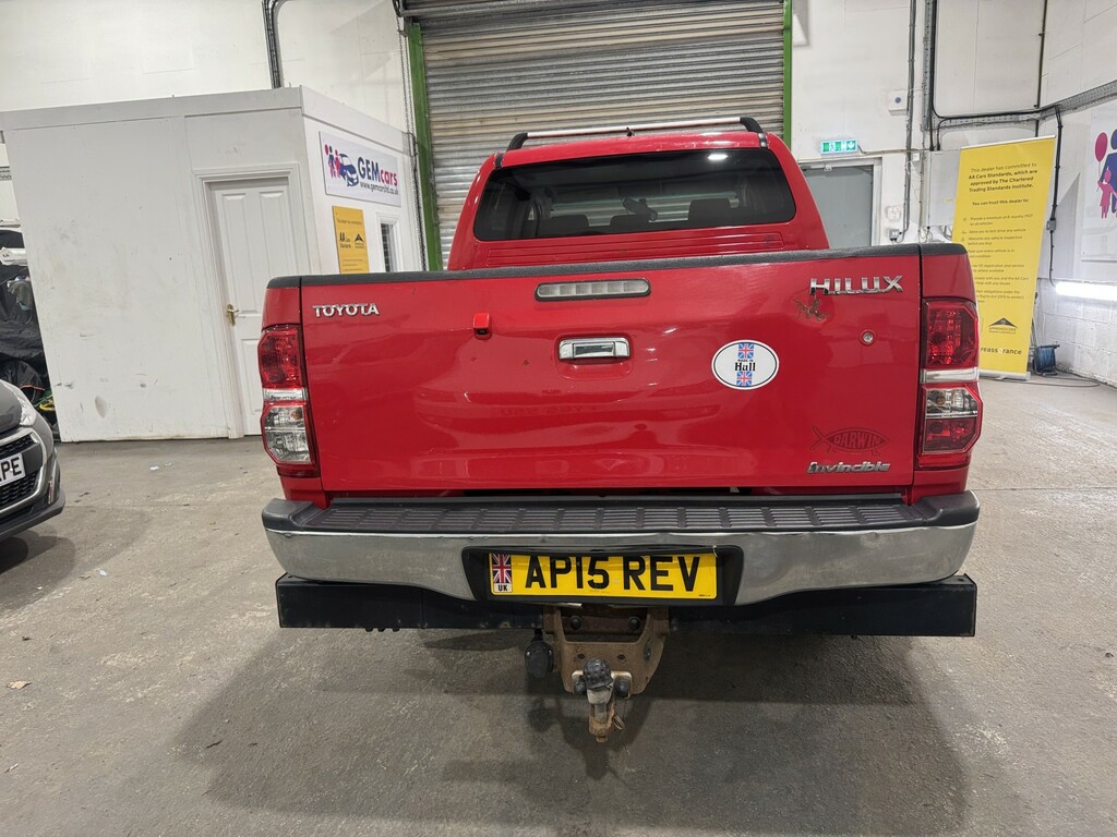 Toyota HILUX Pickup 3.0 D-4d Invincible 201515 Red #6