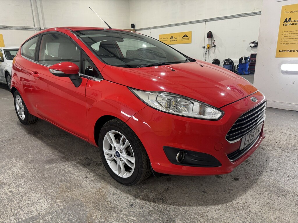 Ford Fiesta Hatchback 1.3 Zetec 201515 LT15KNZ Red #3