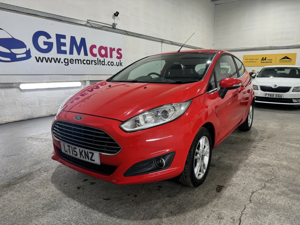 Ford Fiesta Hatchback 1.3 Zetec 201515 Red