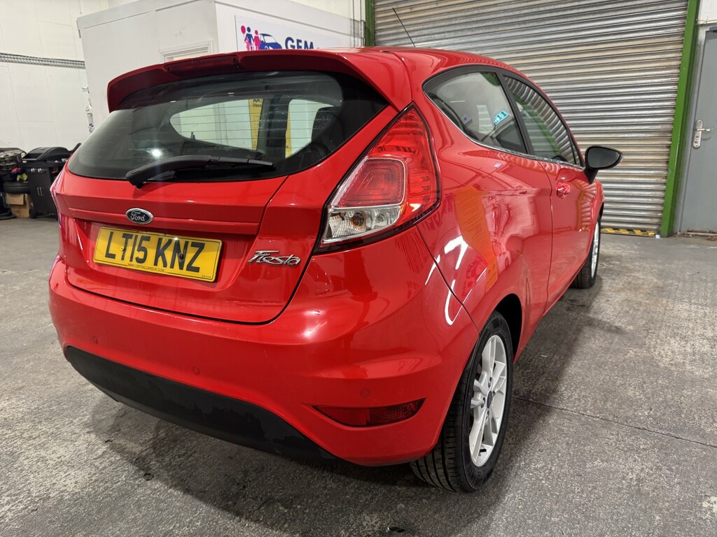 Ford Fiesta Hatchback 1.3 Zetec 201515 LT15KNZ Red #5