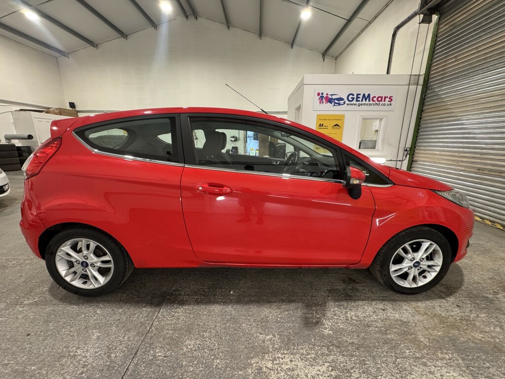 Ford Fiesta Hatchback 1.3 Zetec 201515 LT15KNZ Red #4