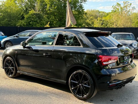 Audi A1 Tfsi Black Edition KX18LNU Black #2