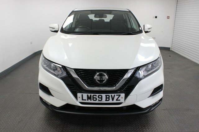 Nissan Qashqai 2019 1.3 Dig-t Acenta Premium Euro 6 Ss LM69BVZ White #2