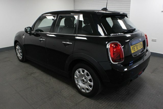 Mini Hatch 2020 1.5 One Classic Steptronic Euro 6 Ss YE70YZN Black #4