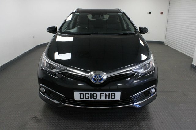 Toyota Auris 2018 1.8 Vvt-h Excel Touring Sports Cvt Euro 6 S DG18FHB Black #2