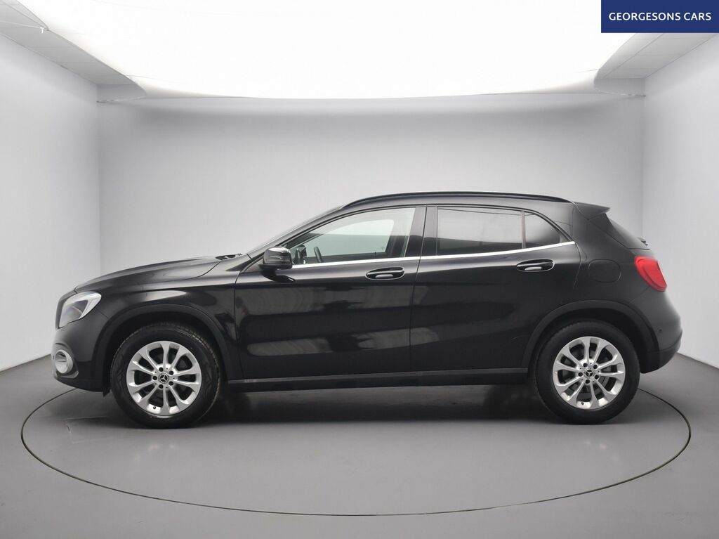Mercedes-Benz GLA Class Gla200 Se Executive Suv LL19KCN Black #2
