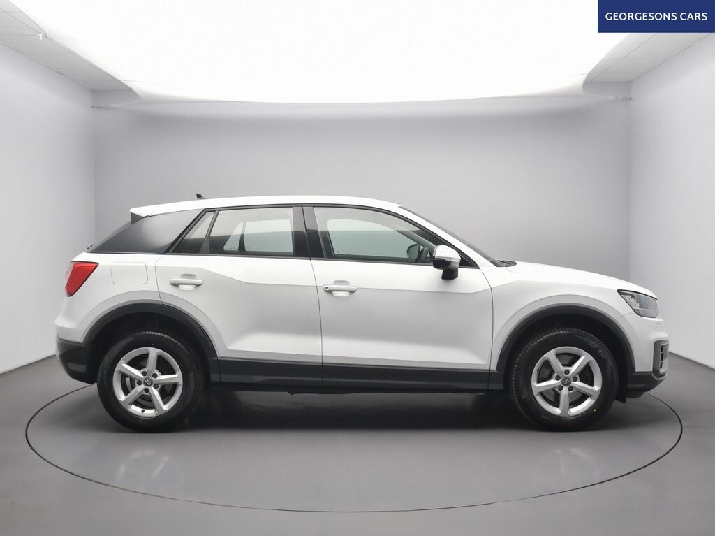 Audi Q2 Tfsi 30 Se Suv DE68NWZ White #6