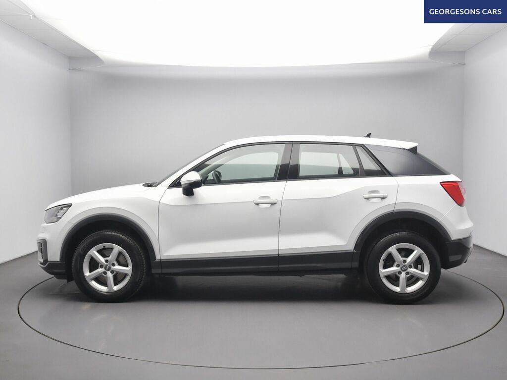 Audi Q2 Tfsi 30 Se Suv DE68NWZ White #3