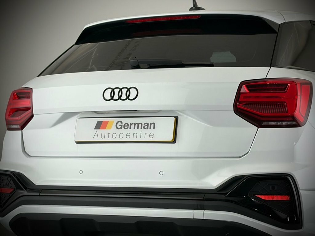 Audi Q2 1L S Line LF23FCZ White #4