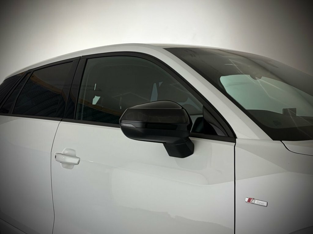 Audi Q2 1L S Line LF23FCZ White #5