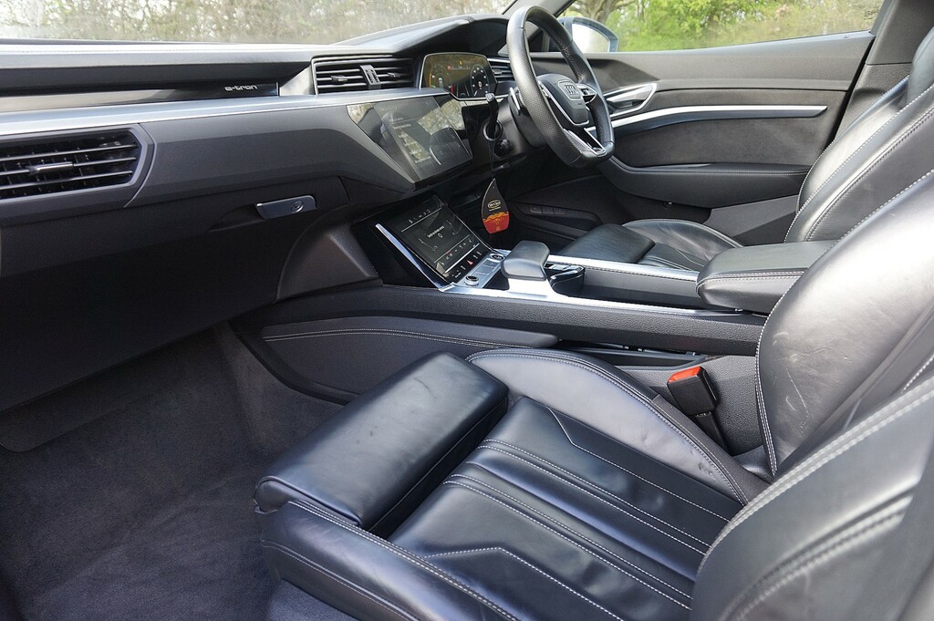 Audi E-tron Estate GX22WTU Black #5