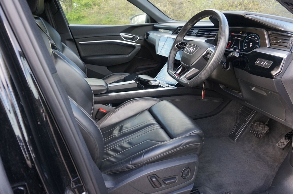 Audi E-tron Estate GX22WTU Black #6