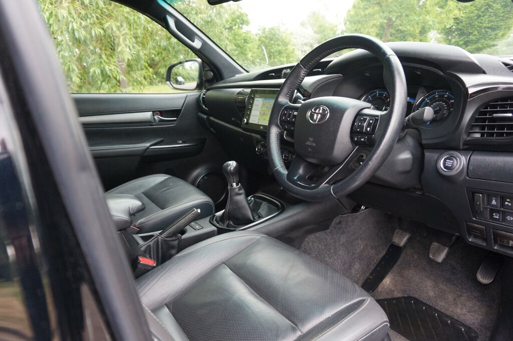 Toyota HILUX Estate YR22AWC Black #5