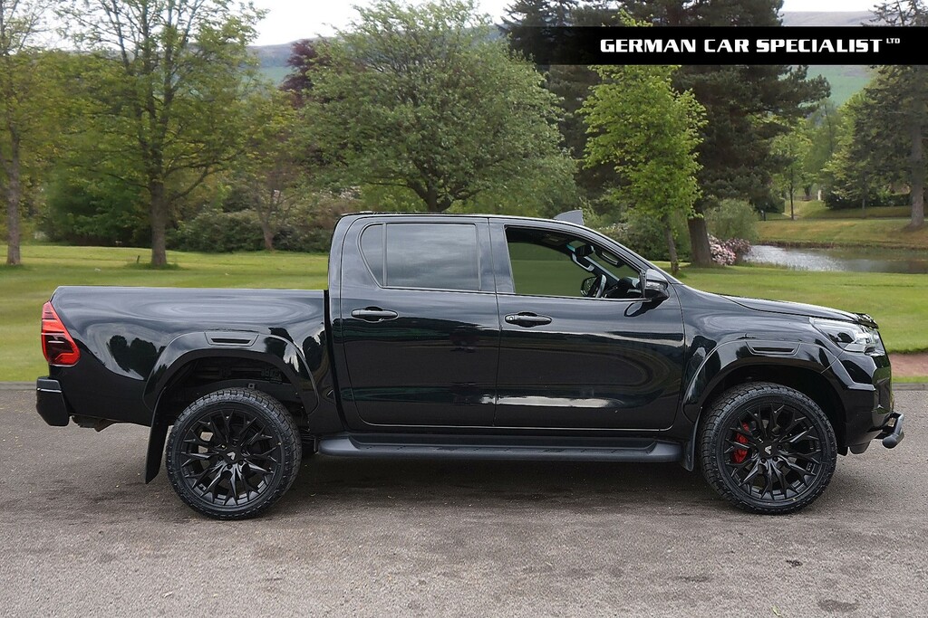 Toyota HILUX Estate YR22AWC Black #3
