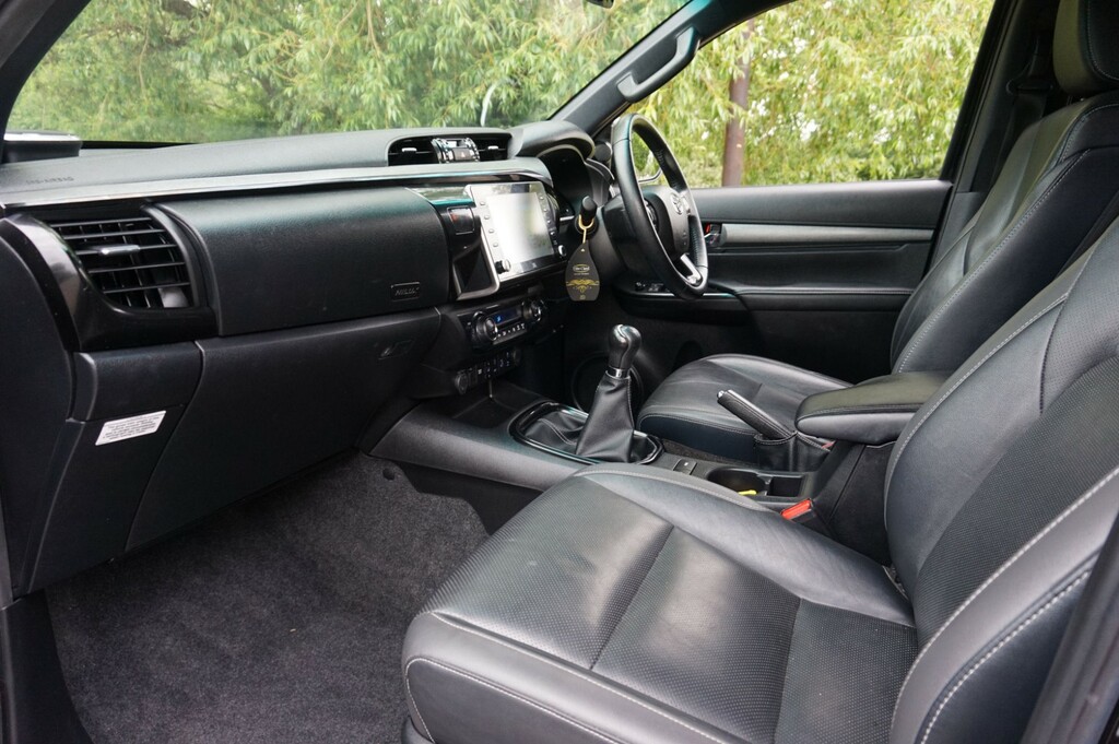 Toyota HILUX Estate YR22AWC Black #6