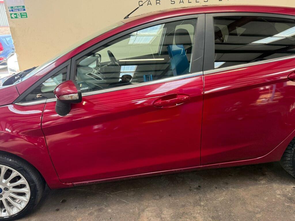 Ford Fiesta Hatchback 1.4 Titanium 201010 R5KUH Red #6