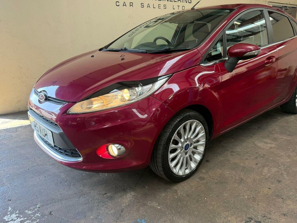 Ford Fiesta Hatchback 1.4 Titanium 201010 R5KUH Red #5