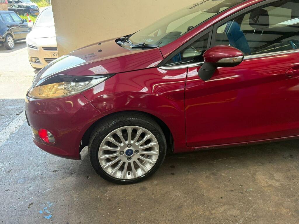 Ford Fiesta Hatchback 1.4 Titanium 201010 R5KUH Red #2