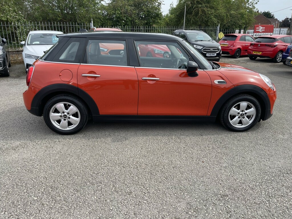 Mini Hatch 1.5 5-Door Hatch Cooper PX18XRD Orange #6