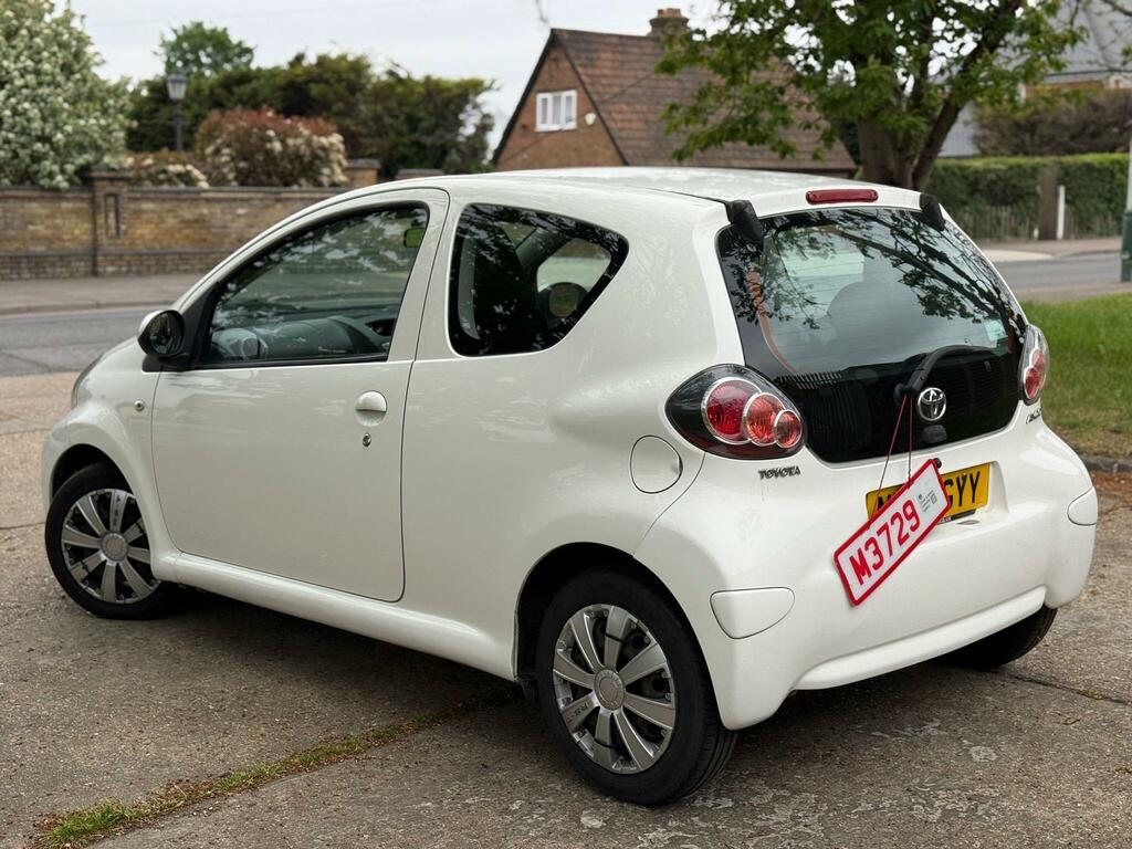Toyota Aygo 1.0 Vvt-i Active Plus Euro 5 NL63GYY White #3