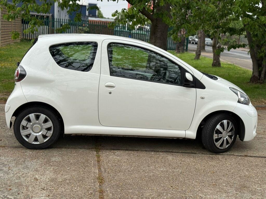 Toyota Aygo 1.0 Vvt-i Active Plus Euro 5 NL63GYY White #6