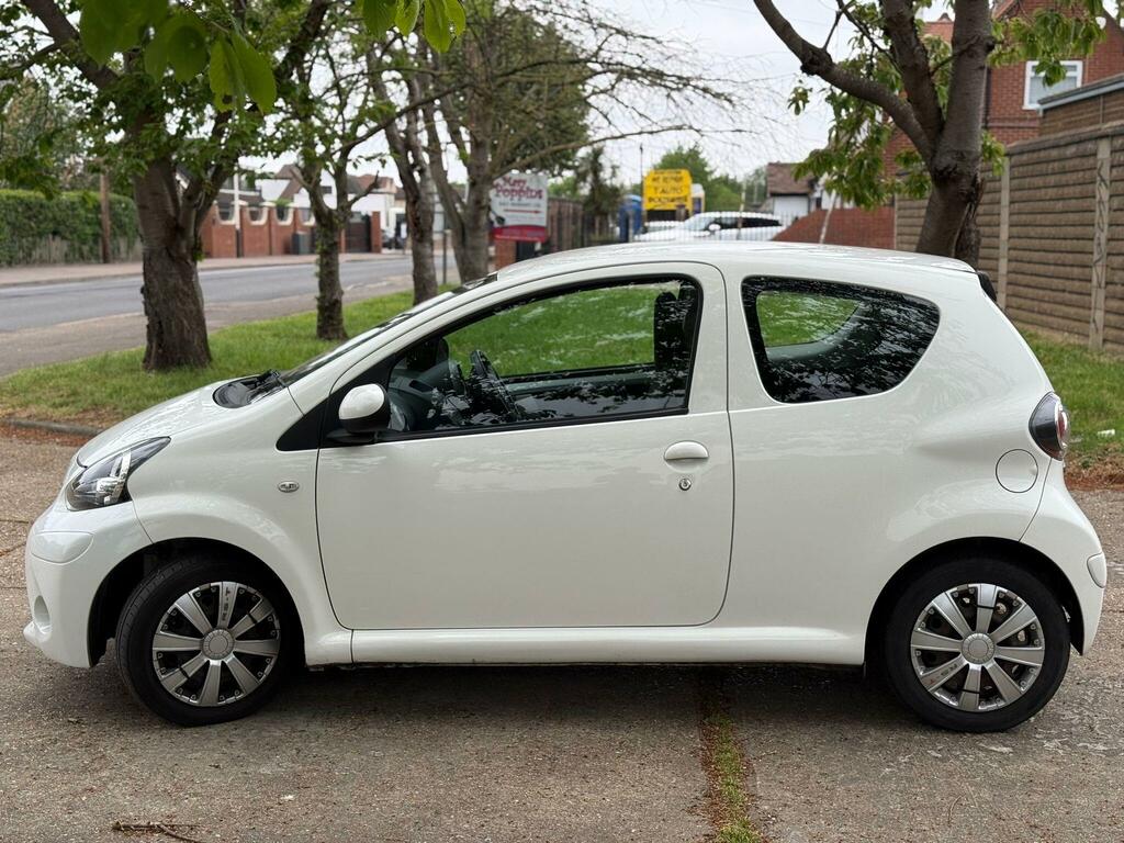 Toyota Aygo 1.0 Vvt-i Active Plus Euro 5 NL63GYY White #4