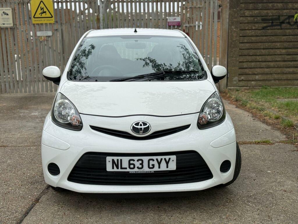 Toyota Aygo 1.0 Vvt-i Active Plus Euro 5 NL63GYY White #2