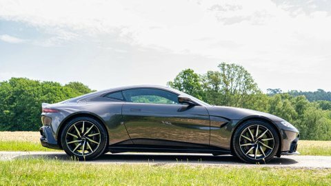 Aston Martin Vantage 4.0 V8 Coupe Silver #4