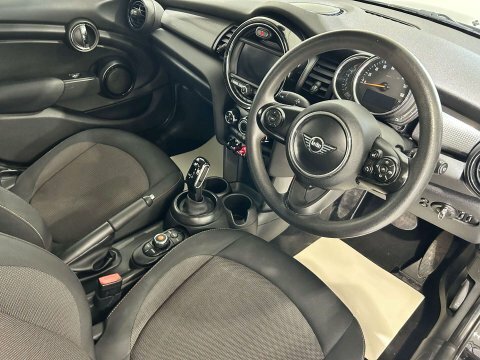 Mini Hatch 1.5 Cooper BL18OWW Black #6