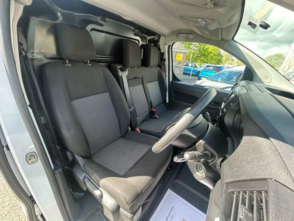 Toyota PROACE 1.5L Active 6Dr LV73YGZ White #5