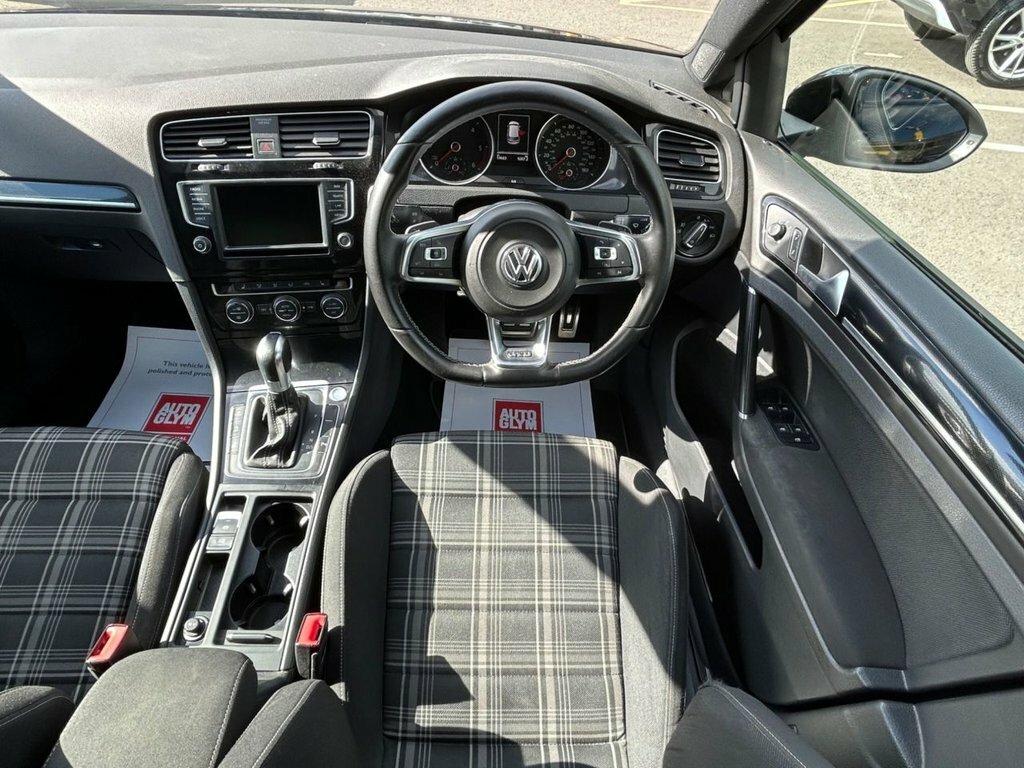 Volkswagen Golf 2L Gtd Black #2