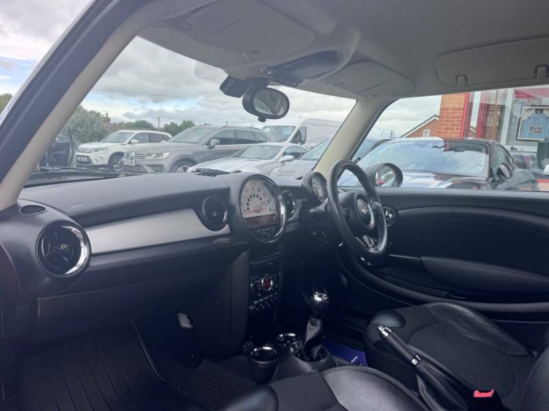 Mini Clubman 1.6 Cooper D - One Owner - 2014 14 SL14KYT Red #3