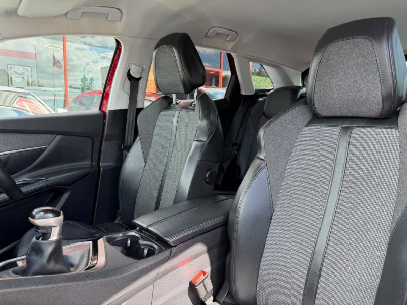 Peugeot 3008 1.5 Bluehdi Allure - Fsh - 2019 19 FM19XZA Red #4