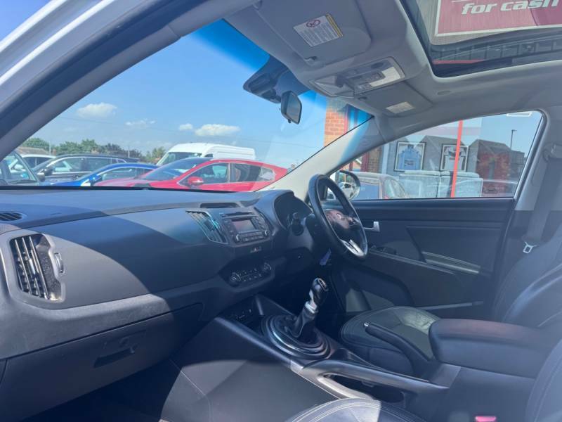 Kia Sportage 1.7 Crdi Isg 2 -1 Former Keeper Fsh- 2012 6 SH62EAX White #3