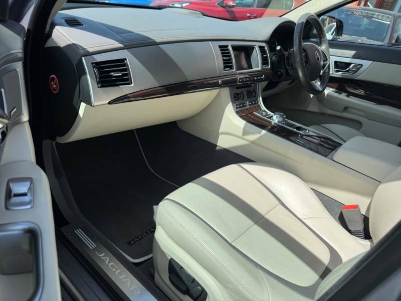 Jaguar XF 3.0D V6 Portfolio Start Stop -1 Owner Grey #3