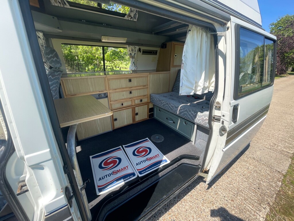 Volkswagen Transporter -- J770HGH #6