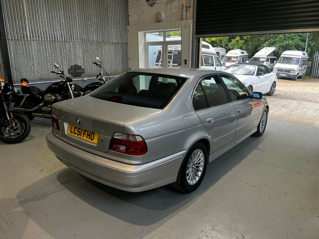 BMW 5 Series Se LC51FHO #4