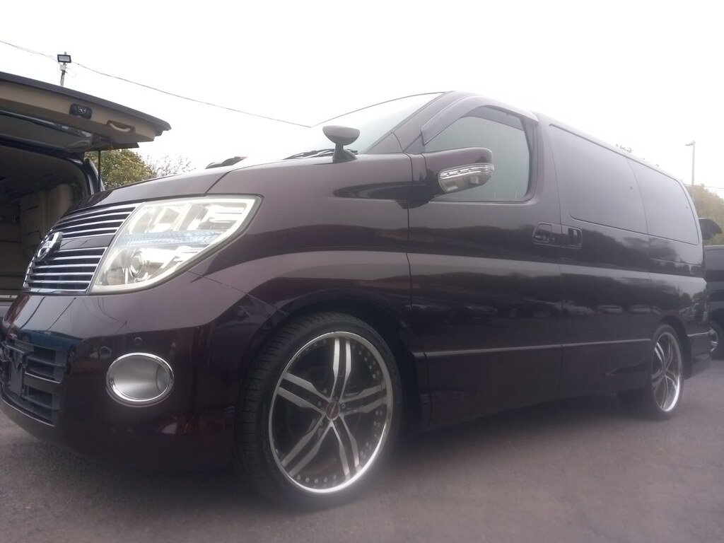 Nissan Elgrand 3.5 37,000 Miles Purple