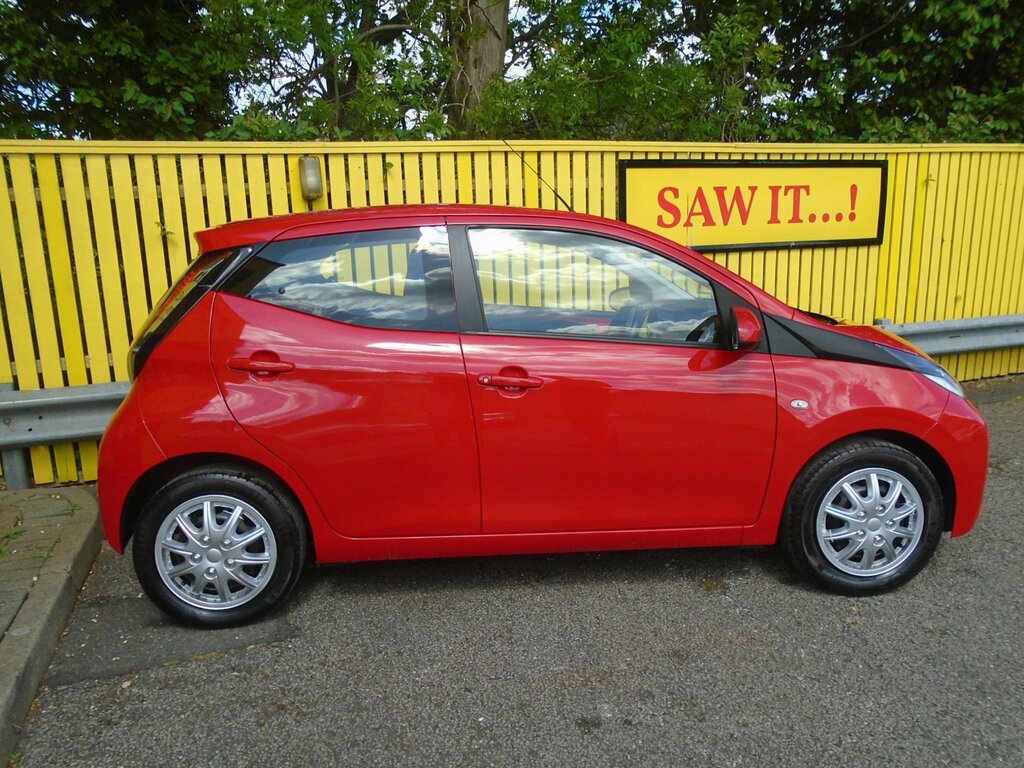 Toyota Aygo 1.0 Vvt-i X-play Hatchback Euro MM65RZC Red #4