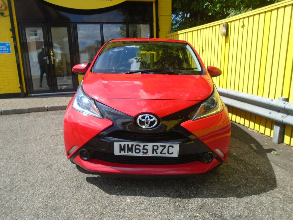 Toyota Aygo 1.0 Vvt-i X-play Hatchback Euro MM65RZC Red #2