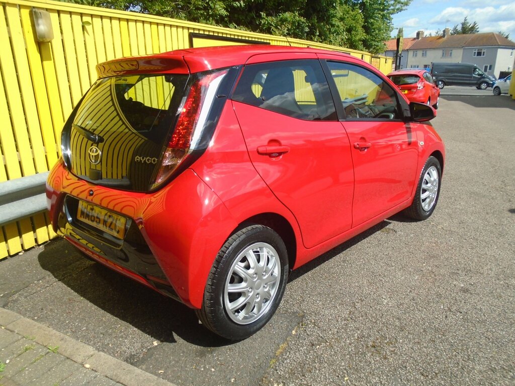 Toyota Aygo 1.0 Vvt-i X-play Hatchback Euro MM65RZC Red #5