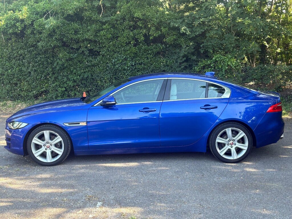 Jaguar XE 2.0D Portfolio Euro 6 Ss GU17NXO Blue #5