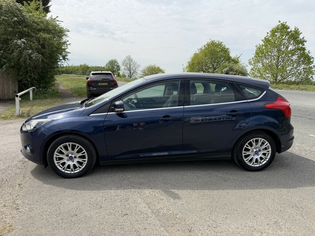 Ford Focus Hatchback 1.6 T Ecoboost Titanium 2011 AJ11HVO Blue #5