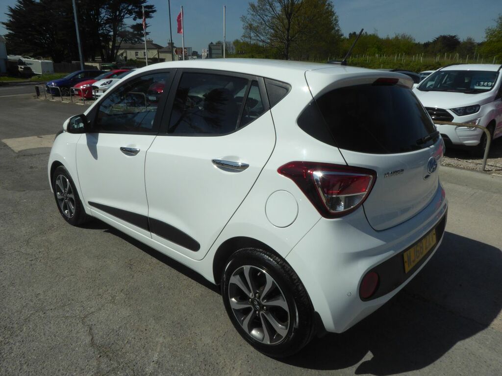 Hyundai I10 1.2 Premium Se Navigation 87 Ps 2 Owners From New WJ68ZZV White #4